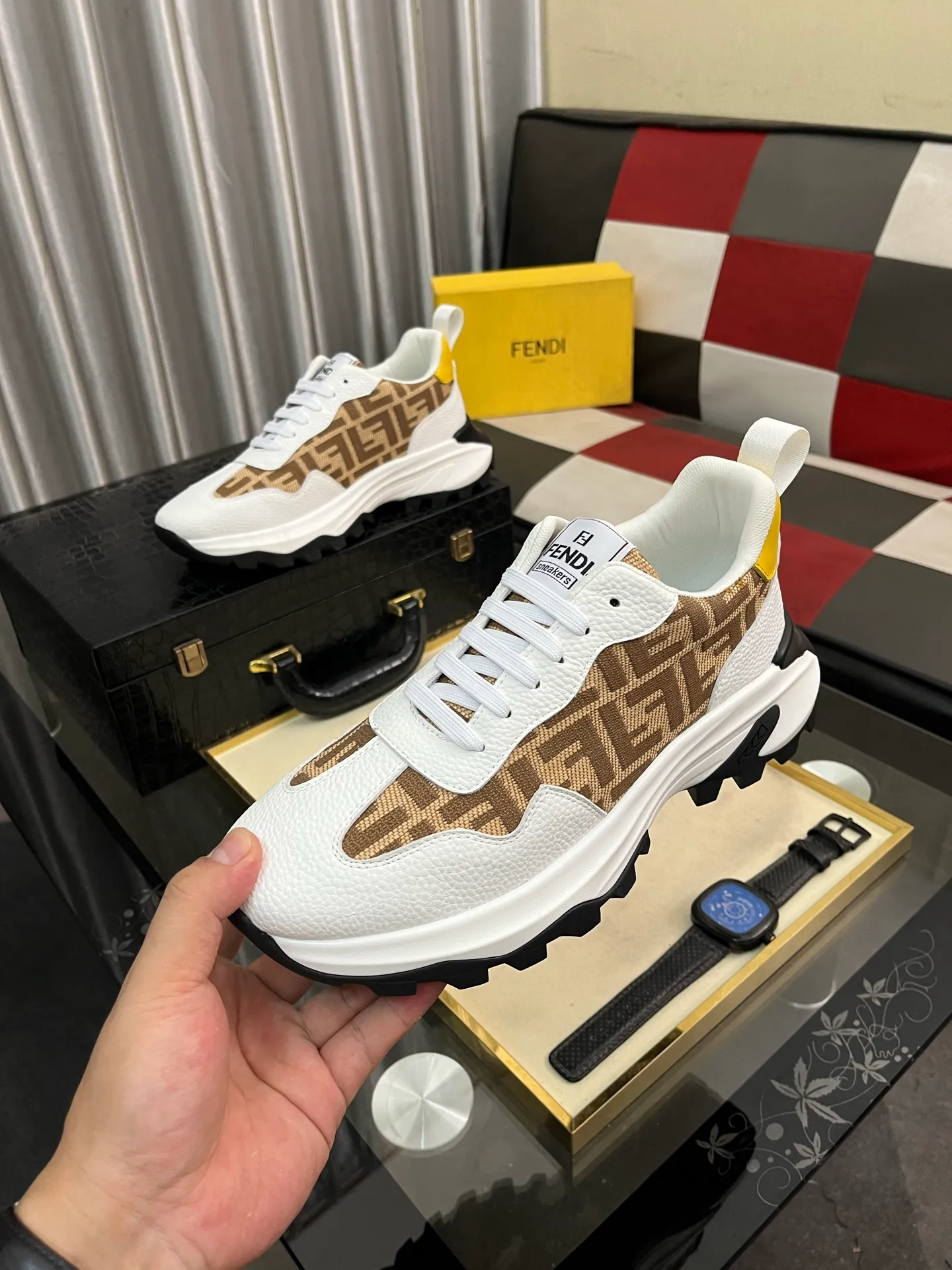 Men's Men's Shoes💰458⌚️⌚️[FENDI] Fendi's classic and comfortable men's, this complex sneaker is made of soft calfskin➕genuine leather lining➕original ultra-light rubber material with rough outsole. This unique light style is suitable for the casual and refined sensibility of this season. It is comfortable and natural on the feet. It is an everyday style for casual travel in autumn and winter! Code number: 38-443️⃣Colors available
